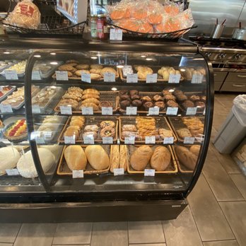 la Madeleine - Bakery goods display - Breakfast & Brunch Near Me - Spring, Texas