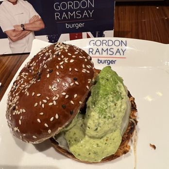 Gordon Ramsay Burger Las Vegas - Hell's Kitchen burger - Burgers Near Me - Las Vegas, Nevada Gordon Ramsay Burger Las Vegas - Hell's Kitchen burger - Burgers Near Me - Las Vegas, Nevada