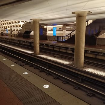 Pentagon City Metro Station - Metro Stations Near Me - Arlington, Virginia Pentagon City Metro Station - Metro Stations Near Me - Arlington, Virginia