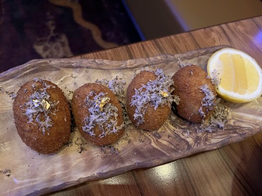 Retro by Voltaggio by null
