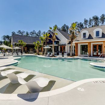Marion Lake - Pool with chaise loungers - Apartments Near Me - Savannah, Georgia Marion Lake - Pool with chaise loungers - Apartments Near Me - Savannah, Georgia