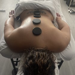 Mobile Massage by Juliana Pallesi - Hot Stones