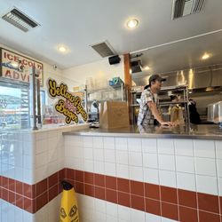 Yellow Paper Burger - Counter