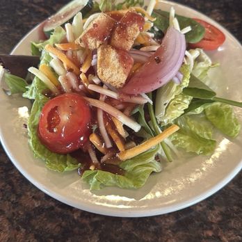 Lucky's Steakhouse - House salad - Steakhouses Near Me - Gaylord, Michigan
