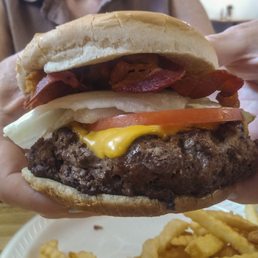 Excellent crusty char on the burger - a better bun and fresher lettuce would have made this a near-perfect lunch!