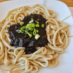 Handmade Noodles with Black Bean Sauce 炸酱面