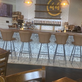 44 Mills Kitchen + Tap - Bar area - New American Near Me - Concord, North Carolina