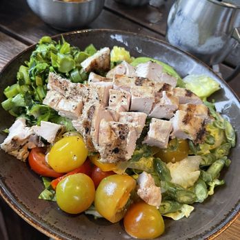 Eureka! - Eureka Salad with chicken - Burgers Near Me - Claremont, California Eureka! - Eureka Salad with chicken - Burgers Near Me - Claremont, California