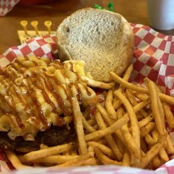 Fattys Eatery - Mac n Cheese Burger & Fries