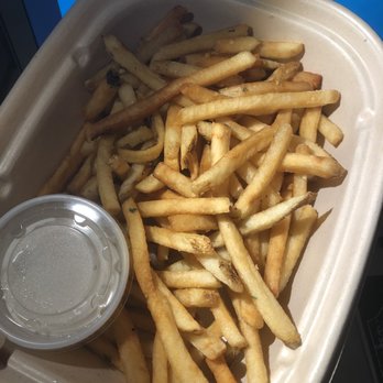 Earls Kitchen + Bar - garlic fries with sauce - Canadian (New) Near Me - Burnaby, British Columbia Earls Kitchen + Bar - garlic fries with sauce - Canadian (New) Near Me - Burnaby, British Columbia