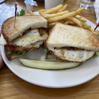 Frida's Breakfast & Lunch - BLT and Egg Sandwich - Breakfast & Brunch Near Me - Evanston, Illinois