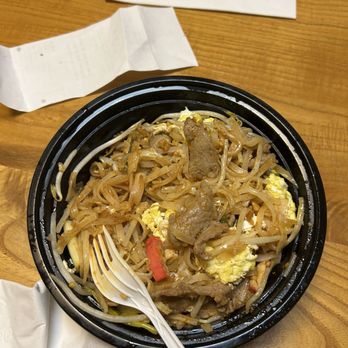 Happy Thai - Pork pad thai... YUM - Thai Near Me - Fairfax, Virginia Happy Thai - Pork pad thai... YUM - Thai Near Me - Fairfax, Virginia