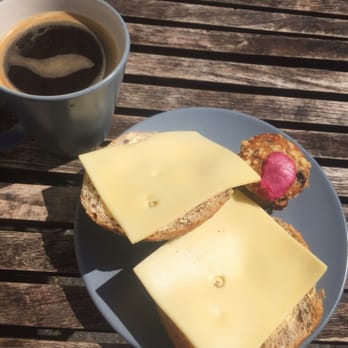 Det Rene Brød - Coffee, buttered bread roll with cheese and a mini spelt muffin - Bakeries Near Me - København Ø, 84 Det Rene Brød - Coffee, buttered bread roll with cheese and a mini spelt muffin - Bakeries Near Me - København Ø, 84