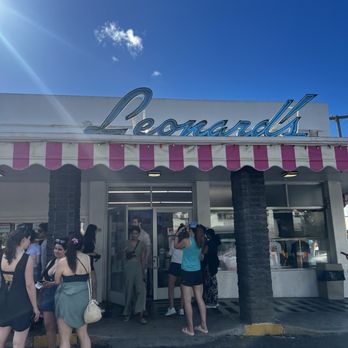 Leonard's Bakery - Bakeries Near Me - Honolulu, Hawaii