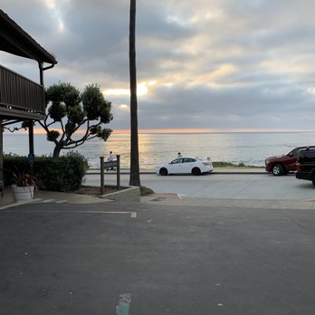 Scripps Inn - The 6 car parking lot facing the ocean - Hotels Near Me - La Jolla, California