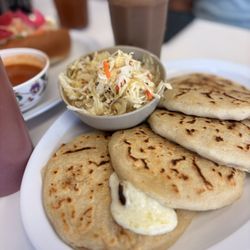 Pupuseria Salvadorena - Pupusas revueltas (mix)