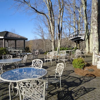 The Inn at Crestwood - Patio with great sunset view - Hotels Near Me - Boone, North Carolina The Inn at Crestwood - Patio with great sunset view - Hotels Near Me - Boone, North Carolina