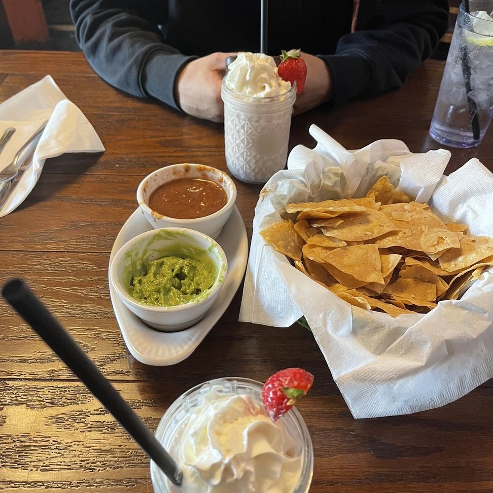 Rutabegorz - Banana shake with peanut butter, chips with salsa and guacamole - Bars Near Me - Fullerton, California Rutabegorz - Banana shake with peanut butter, chips with salsa and guacamole - Bars Near Me - Fullerton, California
