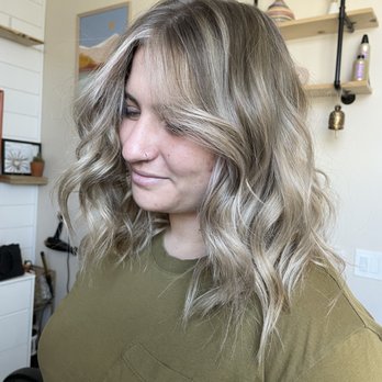 Mackenzi Robustelli - The Blend Salon - Blonde balayage + chop - Hair Stylists Near Me - Eagle, Idaho Mackenzi Robustelli - The Blend Salon - Blonde balayage + chop - Hair Stylists Near Me - Eagle, Idaho