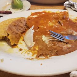 El Parian Mexican Restaurant - Speedy lunch. Wouldn't recommend. Taco, enchilada and beans.