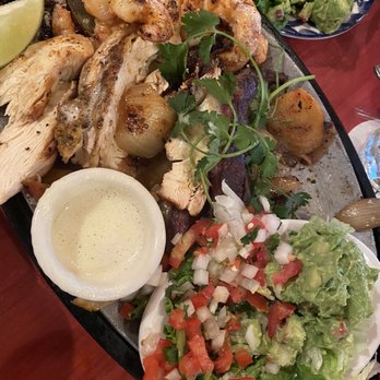 Pappasitos Cantina - Spring - Mixed Fajita, steak/chicken/shrimp - Tex-Mex Near Me - Houston, Texas