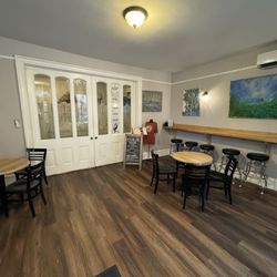 Donerds Donuts - Indoor side room spacious seating