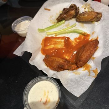 Luigi's Pizza - Wings, bone in, buffalo sauce and lemon pepper - Pizza Near Me - Cambria, California