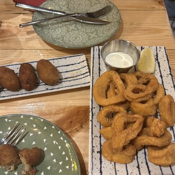 Cava Baja 17 - Calamari and fritters - Spanish Near Me - Madrid, M Cava Baja 17 - Calamari and fritters - Spanish Near Me - Madrid, M