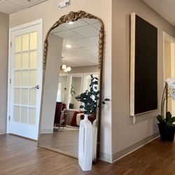 Grace Medical Aesthetics - Details of the interior of Grace Medical Aesthetics Southington office.