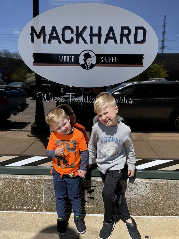 Mackhard Barber Shoppe Logo
