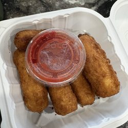 Joe’s New York Pizzeria - Fried mozzarella cheese sticks are made fresh and were delicious