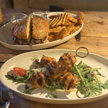 Juniper Lounge and Garden - Bone Marrow Burger and Grilled Chicken Skewers - Lounges Near Me - West Hollywood, California Juniper Lounge and Garden - Bone Marrow Burger and Grilled Chicken Skewers - Lounges Near Me - West Hollywood, California