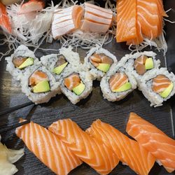 Arata Sushi & Bowl - Salmon Combo Deluxe