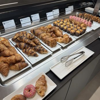 Sala Montale - Airport Lounges Near Me - Ferno, Virginia