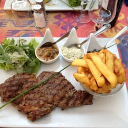 Le Cassissier - L'entrecote avec ses 3 sauces : morilles, béarnaise et confit d'oignon.