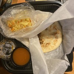 Sardi's Pollo A La Brasa - Pupusa revuelta.