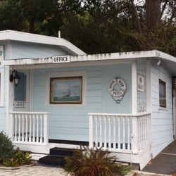 Stinson Beach Motel - Inexpensive accommodation but real value for money. We stayed at Stinson Beach Motel for 1 night. Room clean. Free fast internet