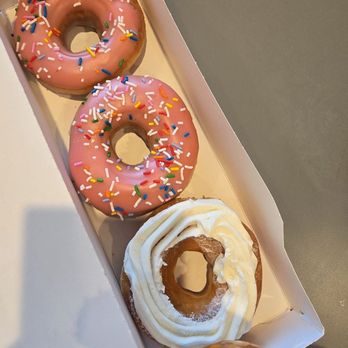 Krispy Kreme - 2 Glazed  Iced + 1 Kreme Puff  The Kreme Puff wasn't that great... - Donuts Near Me - Burbank, California