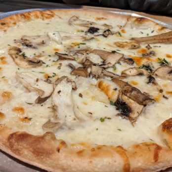 Moku Kitchen - Mushroom Pizza - Cocktail Bars Near Me - Honolulu, Hawaii Moku Kitchen - Mushroom Pizza - Cocktail Bars Near Me - Honolulu, Hawaii
