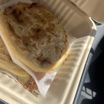 Comalito - Pupusa de chicharrón y Pupusa Queso con Loroco classic !! - Comfort Food Near Me - Redwood City, California Comalito - Pupusa de chicharrón y Pupusa Queso con Loroco classic !! - Comfort Food Near Me - Redwood City, California