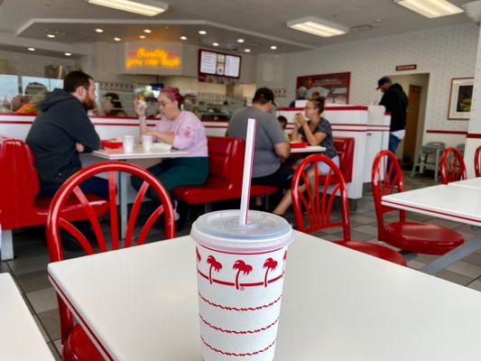 In-N-Out Burger by null