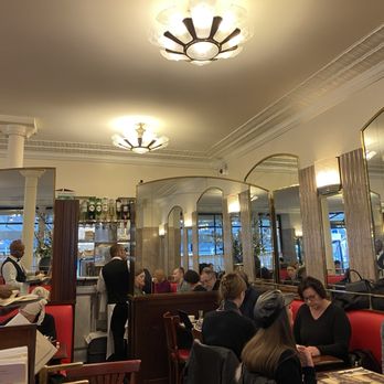 Café de Flore - Cafes Near Me - Paris, 75