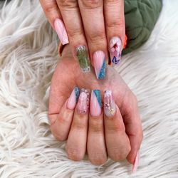 T Nails & Spa