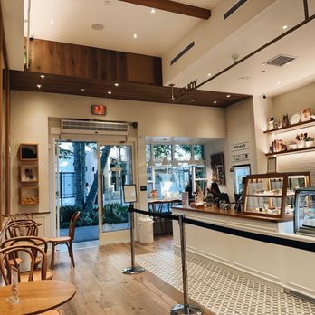 Bacio Di Latte - Eating area, order area - Gelato Near Me - Woodland Hills, California