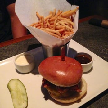 Yard House - BBQ Bacon Burger - New American Near Me - Honolulu, Hawaii Yard House - BBQ Bacon Burger - New American Near Me - Honolulu, Hawaii