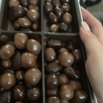 See's Candies - Chocolatiers & Shops Near Me - Tustin, California See's Candies - Chocolatiers & Shops Near Me - Tustin, California