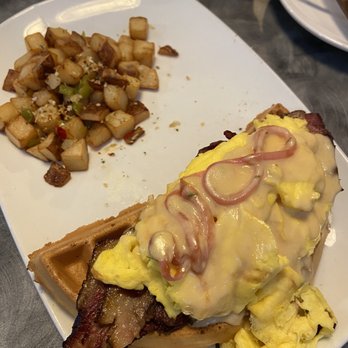 Twisted Biscuit Brunch - Brisket and waffles - Bars Near Me - Edwardsville, Illinois Twisted Biscuit Brunch - Brisket and waffles - Bars Near Me - Edwardsville, Illinois