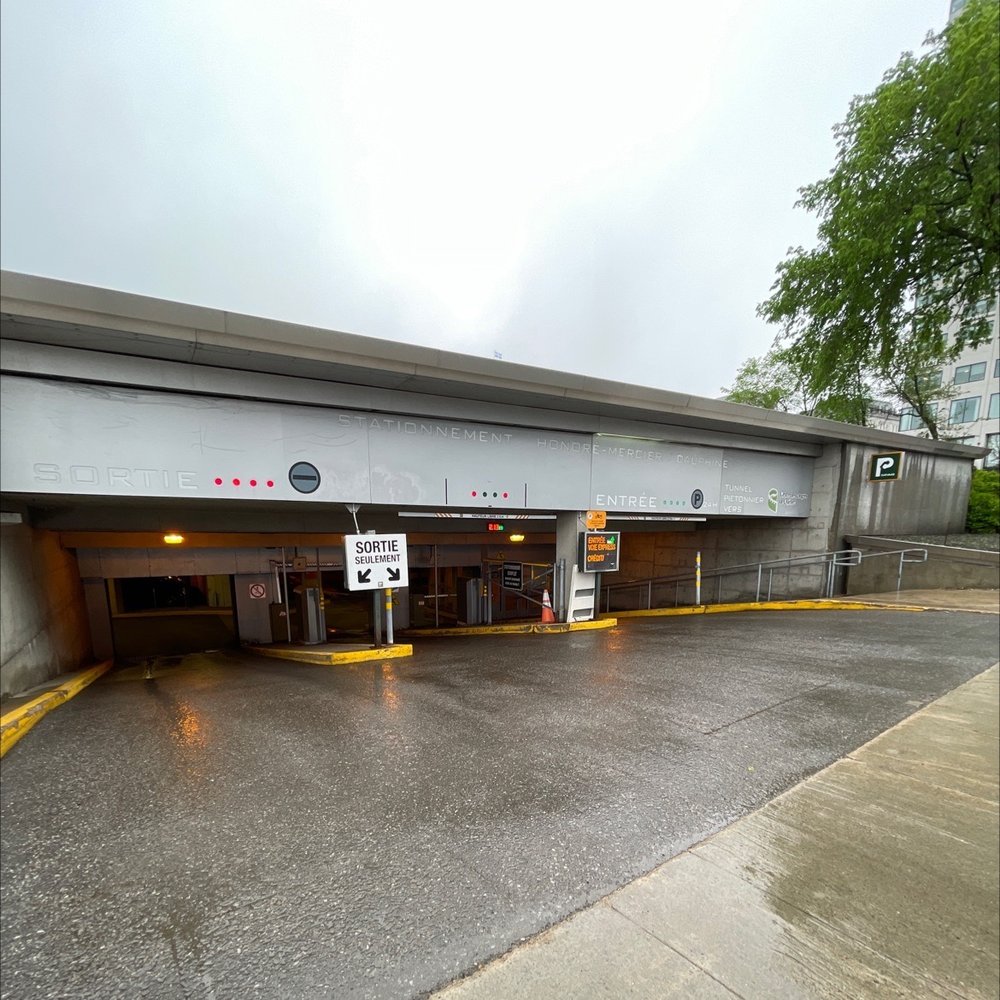 STATIONNEMENT SPAQ Updated August 2024 79 Rue Dauphine, Québec