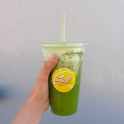 Fresh Juice Bar - Jugo verde hulk solo le agregaría naranja pero está delicioso.