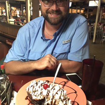 Cool Cat Cafe - The second Brownie Sundae - Burgers Near Me - Kihei, Hawaii Cool Cat Cafe - The second Brownie Sundae - Burgers Near Me - Kihei, Hawaii